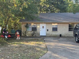 1206 W Hunt St, Unit 1208 in Sherman, TX - Building Photo