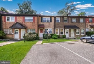 8 Park Valley Ln in Brookhaven, PA - Building Photo - Building Photo