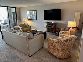 2305 Gulf Shore Blvd N in Naples, FL - Building Photo