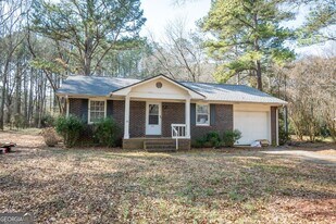 135 McAlpin Dr in Winterville, GA - Building Photo