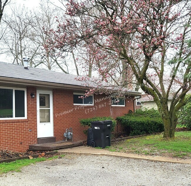 3329 Brodhead Rd in Aliquippa, PA - Building Photo - Building Photo