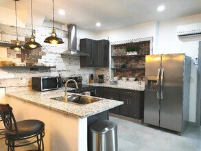 283 Berrydale Ave in Medford, OR - Building Photo - Building Photo