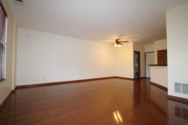 228 Springbrook Trail S in Oswego, IL - Building Photo - Building Photo