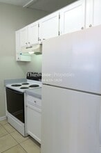 1324 Jefferson Ave in Orange Park, FL - Foto de edificio - Building Photo