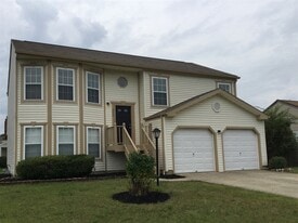 242 Monarch Dr in Pataskala, OH - Building Photo