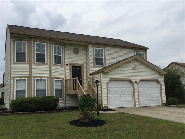 242 Monarch Dr in Pataskala, OH - Building Photo