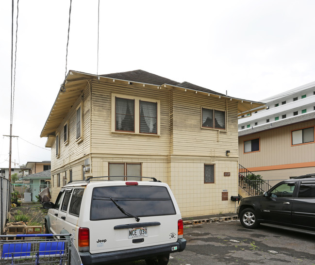 1537 Kewalo St in Honolulu, HI - Building Photo - Building Photo