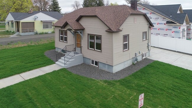 property at 1216 N Woodruff Rd