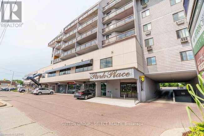 1255-1255 Commissioners Rd W in London, ON - Building Photo - Building Photo