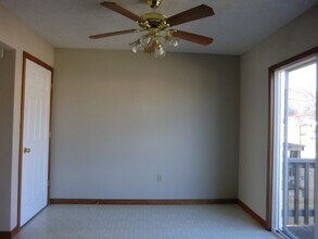 205 Sandridge Dr, Unit 205 in Collinsville, IL - Building Photo - Building Photo