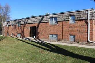 401 8th St SW in Altoona, IA - Foto de edificio - Building Photo