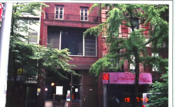 226 E 51st St in New York, NY - Building Photo