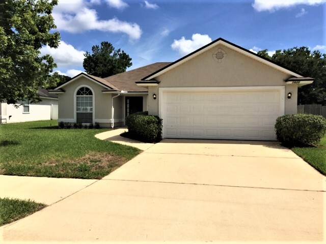 1825 Heartpine Dr in Middleburg, FL - Building Photo