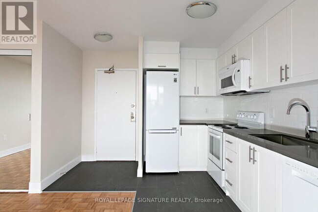 1500 Bathurst St in Toronto, ON - Building Photo - Building Photo