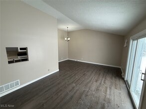 2465 Warren Pkwy in Twinsburg, OH - Building Photo - Building Photo