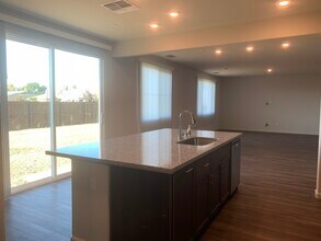 1140 Morningside Pl in Dixon, CA - Building Photo - Building Photo