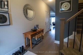 24 Manhattan Ct. in St Catharines, ON - Building Photo - Building Photo