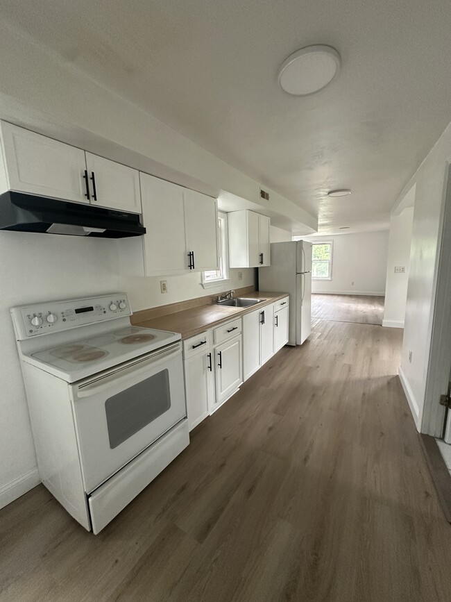 48 Lunenburg St, Unit #3