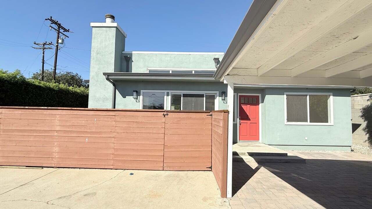 11141 Greenlawn Ave in Culver City, CA - Building Photo