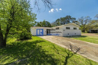 1605 Wilhurst St in Jackson, MS - Building Photo - Building Photo