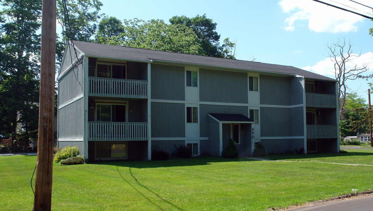 700-770 Warren St in Fayetteville, NY - Foto de edificio