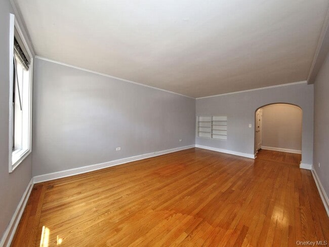 325 Larchmont Acres in Larchmont, NY - Building Photo - Building Photo