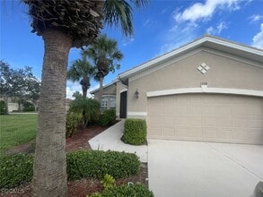 13818 Village Creek Dr in Ft. Myers, FL - Building Photo - Building Photo