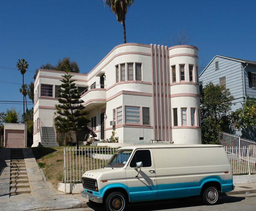 837 N Alexandria Ave in Los Angeles, CA - Building Photo