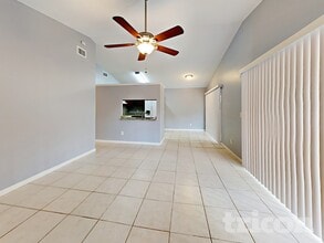 10516 Parkcrest Dr in Tampa, FL - Building Photo - Building Photo