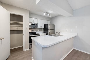 Veridian Place in Dallas, TX - Building Photo