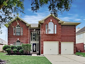 23126 N Waterlake Dr in Richmond, TX - Building Photo