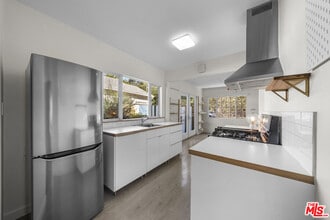 953 N Hoover St in Los Angeles, CA - Building Photo - Building Photo