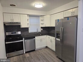 8947 Alton St in Philadelphia, PA - Building Photo