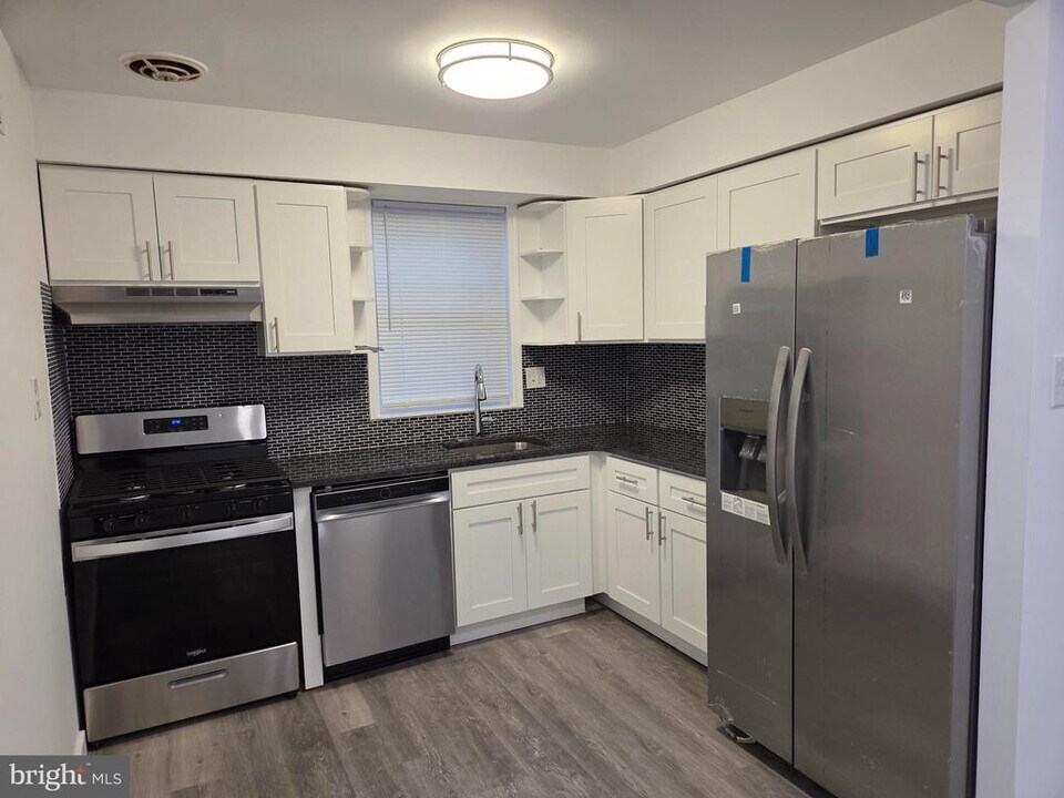 8947 Alton St in Philadelphia, PA - Building Photo