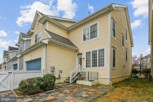 1004 Gaither Rd in Rockville, MD - Building Photo - Building Photo