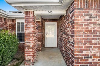 706 SW Sandrock Rd in Bentonville, AR - Building Photo - Building Photo