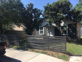 1303 E 3rd St in Austin, TX - Building Photo