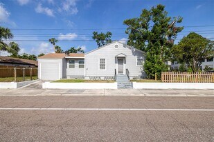 2402 W North B St in Tampa, FL - Building Photo