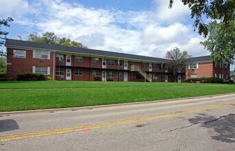 Palatine Park Apartments in Palatine, IL - Building Photo - Building Photo