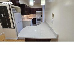 318 E 62nd St in New York, NY - Building Photo - Building Photo