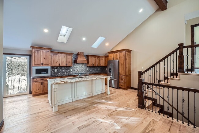 4595 Bighorn Rd in Vail, CO - Foto de edificio - Building Photo