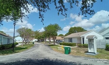 13764 SW 149th Cir Ln in Miami, FL - Building Photo - Building Photo