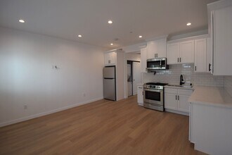 5915 Fair Ave, Unit 5911 in Los Angeles, CA - Building Photo - Building Photo