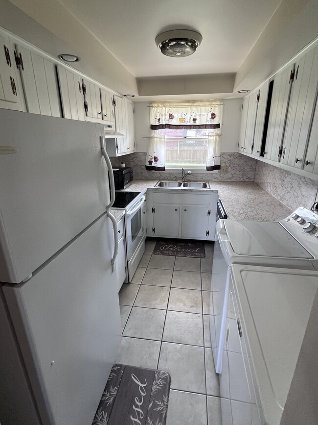 1699 Edgewood Dr in Lima, OH - Building Photo - Building Photo
