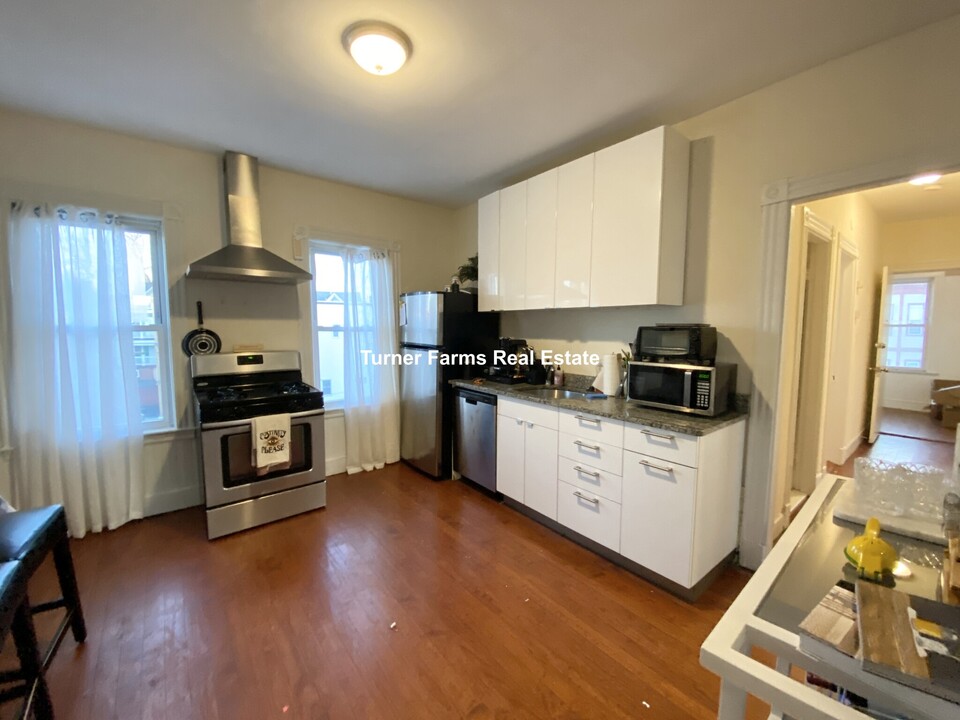 19 Eastman St, Unit 3 in Boston, MA - Building Photo