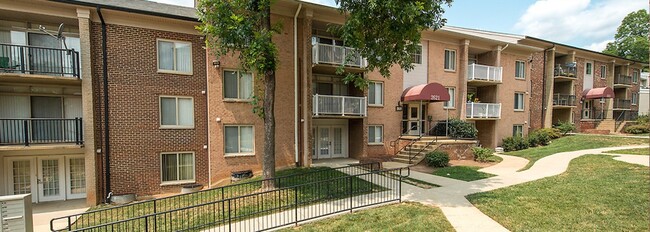 Oxford Manor in Washington, DC - Foto de edificio - Building Photo