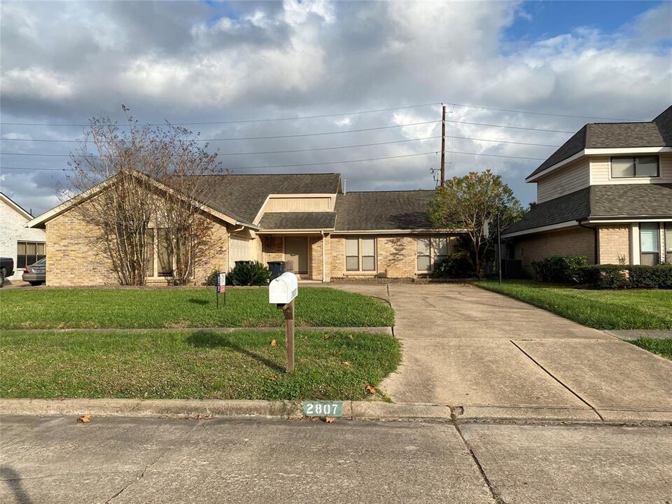 2807 Pecan Ridge Dr in Sugar Land, TX - Building Photo