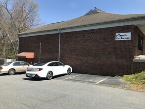 702 W Main St, Unit D in Jamestown, NC - Building Photo - Building Photo