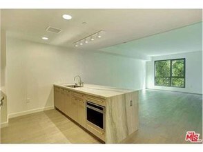 1755 Ocean, Unit #204 in Santa Monica, CA - Foto de edificio - Building Photo