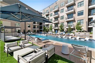 3201 McKinney Ave in Dallas, TX - Building Photo